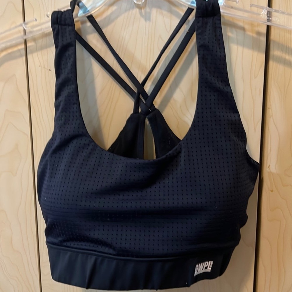 Girls who powerlift sports bra
